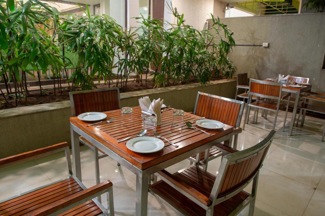 Monarch Montvert Pune Esterno foto