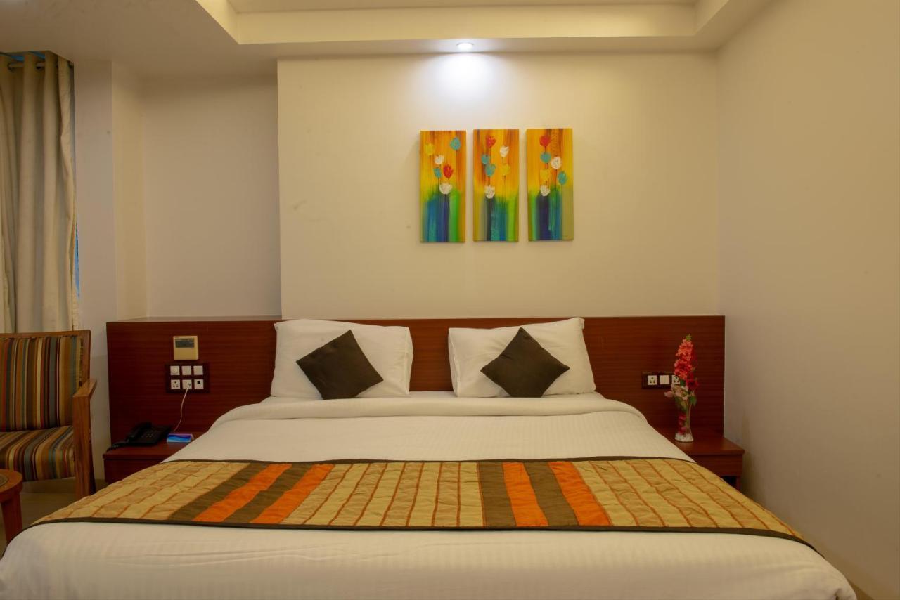 Monarch Montvert Pune Esterno foto