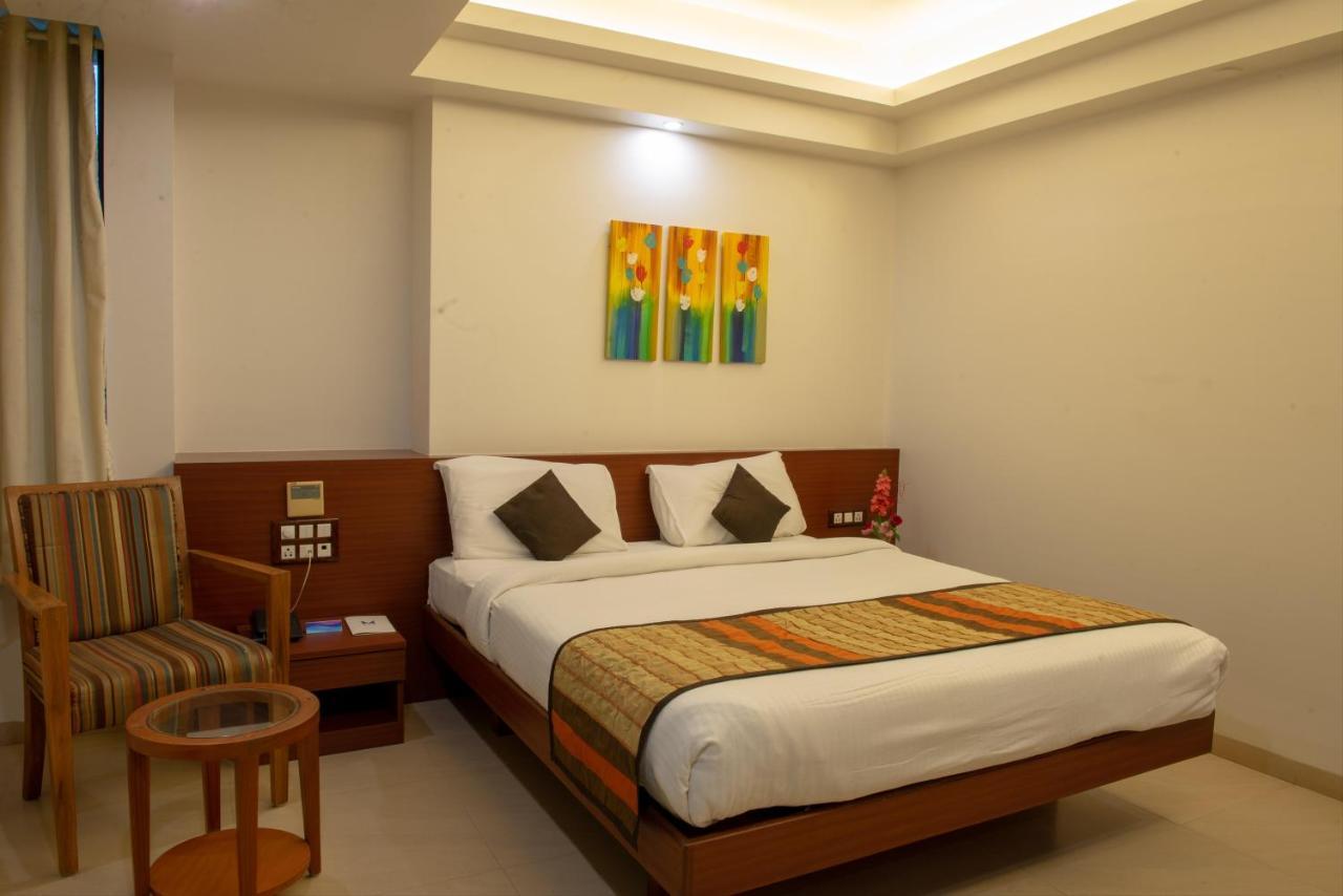 Monarch Montvert Pune Esterno foto