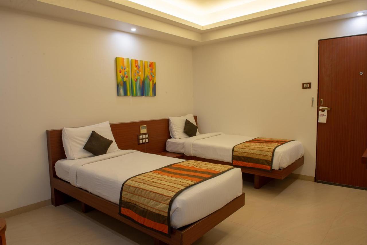 Monarch Montvert Pune Esterno foto