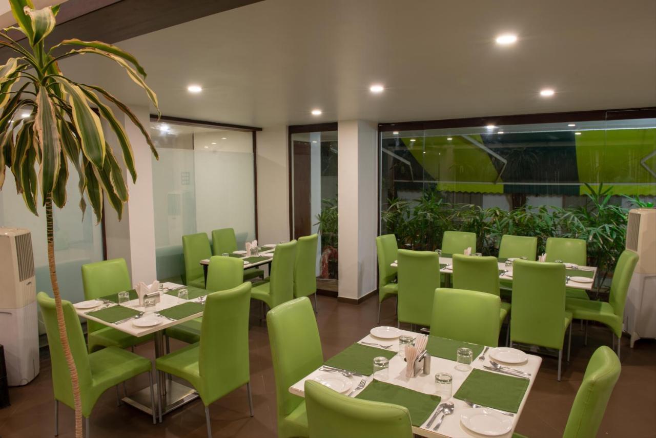 Monarch Montvert Pune Esterno foto